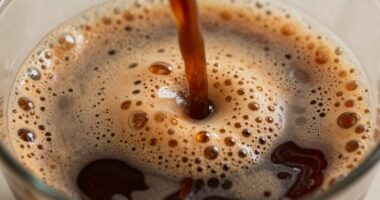 foam appears fine pours poorly