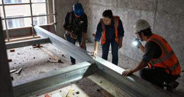 Midtown East buildings evacuated after construction workers find buckling beams on 21st floor in NYC